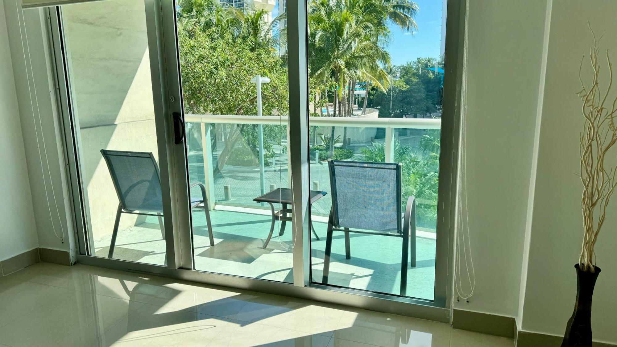 Sunny Isles, Beach Life! Parking Included ไมอามีบีช ภายนอก รูปภาพ